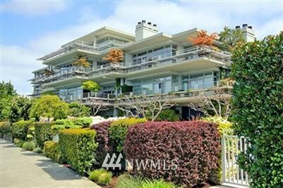 Property Photo:  5505 Lake Washington Boulevard NE 2E  WA 98033 