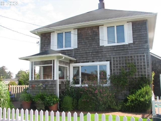 Property Photo:  161 S Cottage  OR 97138 