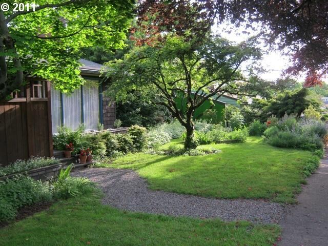 Property Photo:  3812 SE Malden St  OR 97202 