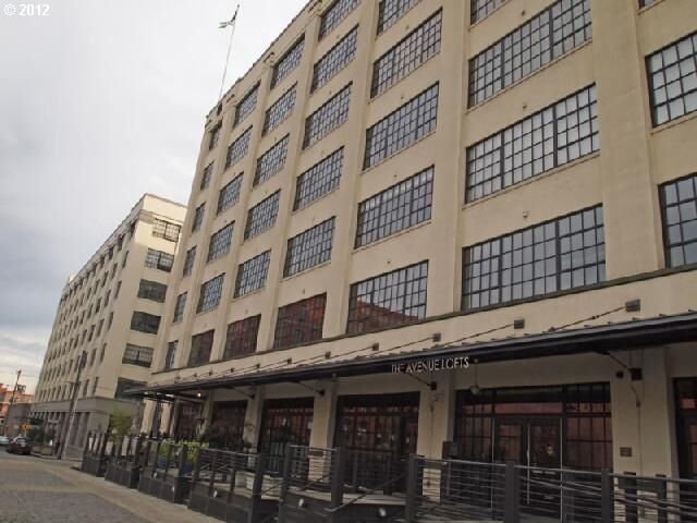 Property Photo:  1400 NW Irving St 330  OR 97209 