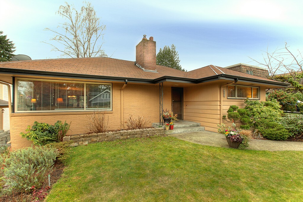 Property Photo:  1235 NE 94th St  WA 98115 