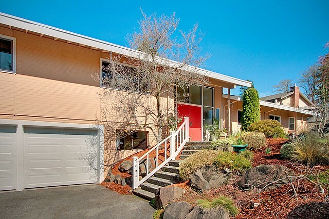 Property Photo:  7448 Mercer Terrace Dr  WA 98040 