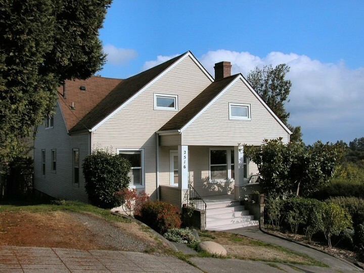 Property Photo:  2516 E Helen St  WA 98112 