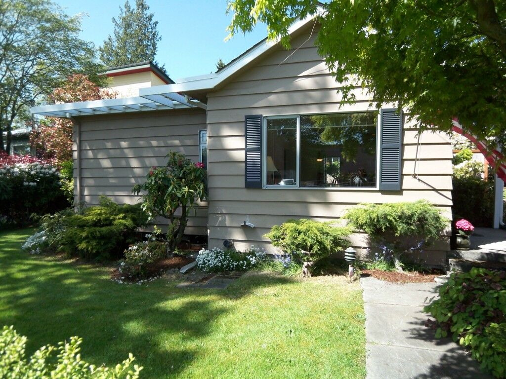 Property Photo:  112 N 105th St  WA 98177 