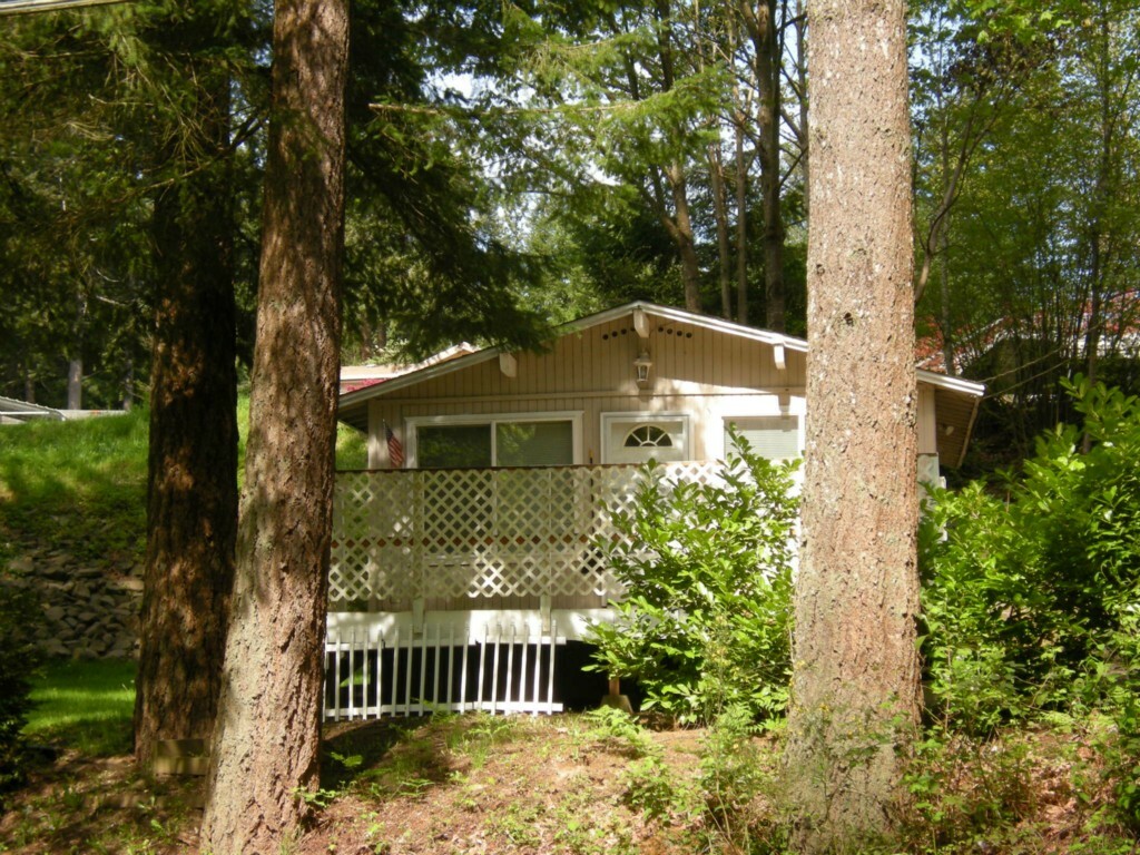 Property Photo:  40 NE Katherine Ct  WA 98528 