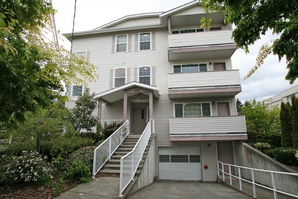 Property Photo: 906 N 96th St WA 98103