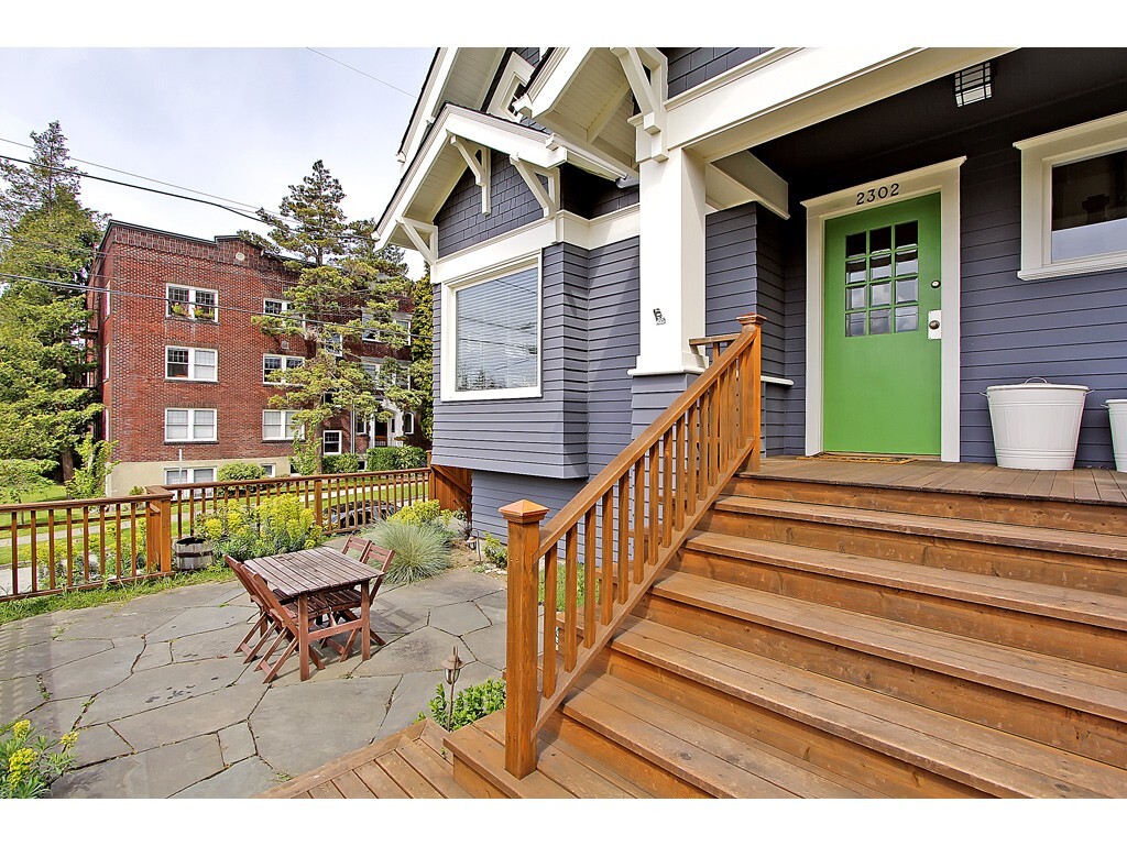 Property Photo: 2302 N 44th St WA 98103