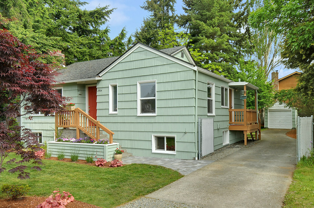 Property Photo:  2904 NE 130th St  WA 98125 