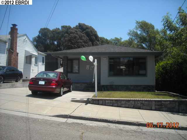 Property Photo:  2952 Barrett St  CA 94605 