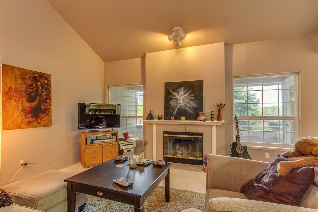 Property Photo: 14057 NE 181st St E302 WA 98072