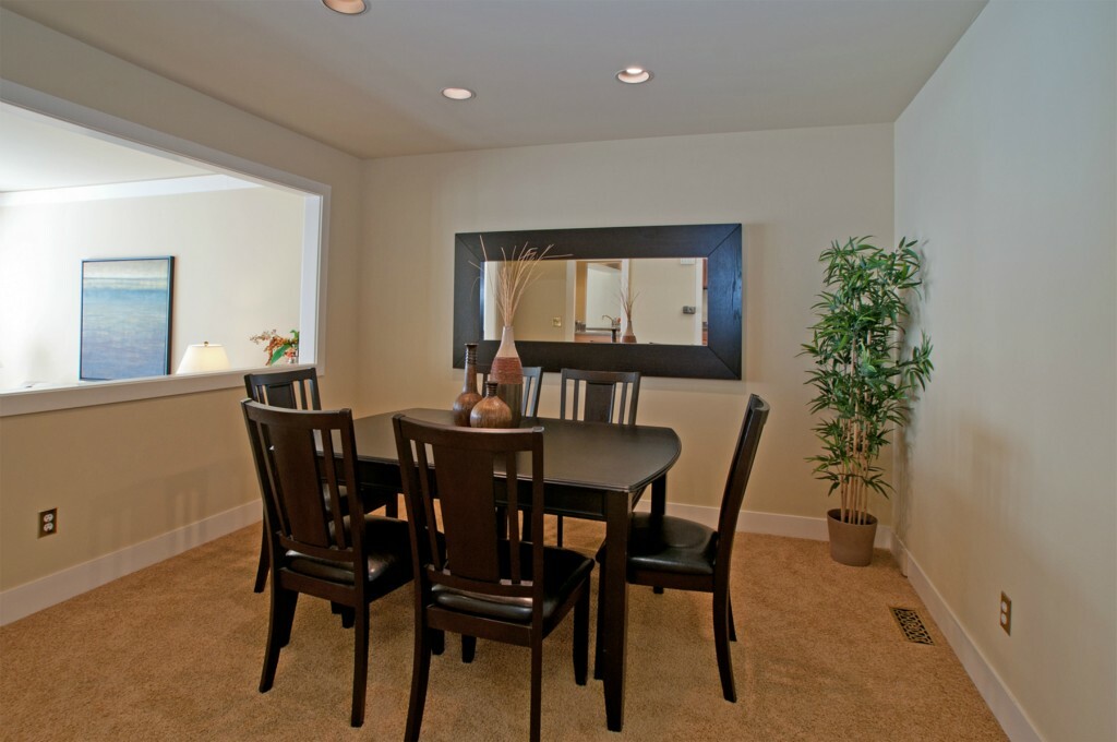 Property Photo:  1770 Bellevue Wy NE  WA 98004 