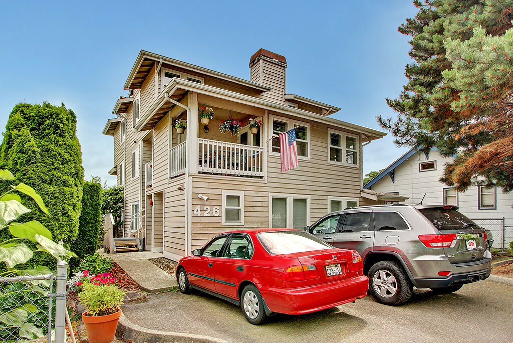 Property Photo:  426 Burnett Ave N  WA 98057 