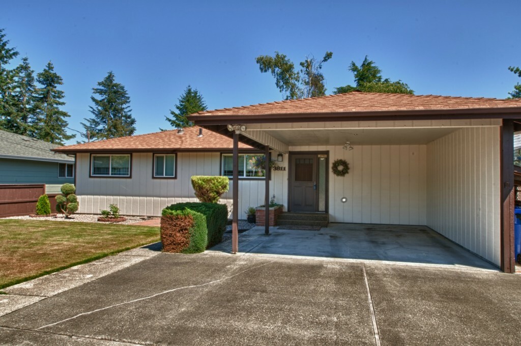 Property Photo: 3811 N Whitman St WA 98407