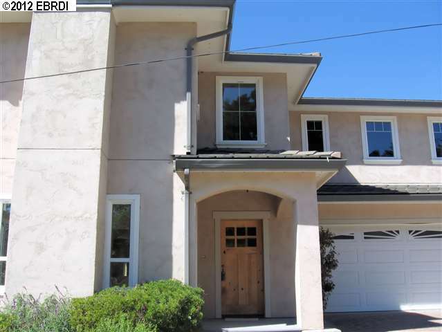 Property Photo:  7129 Hemlock St  CA 94611-1355 