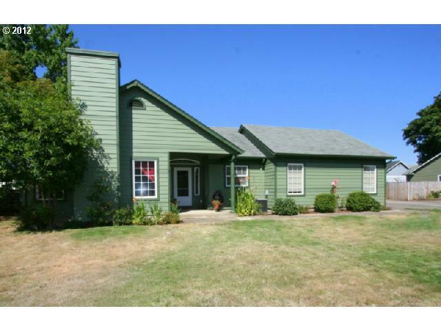 Property Photo: 5097 Royal Ave OR 97402