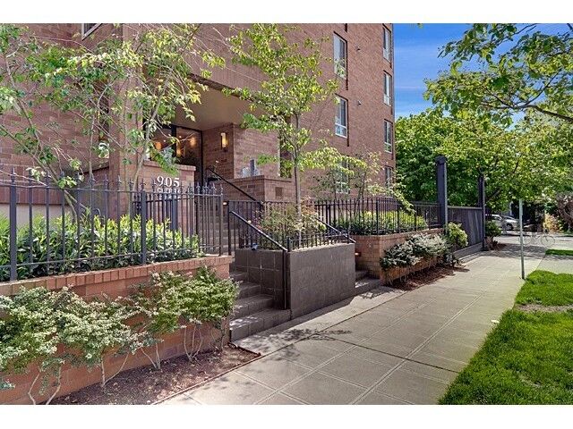Property Photo: 905 Cherry St 704 WA 98104