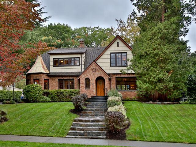 Property Photo: 1250 SE 55th Ave OR 97215