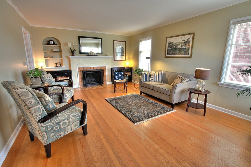 Property Photo: 7544 32nd Ave NW WA 98117