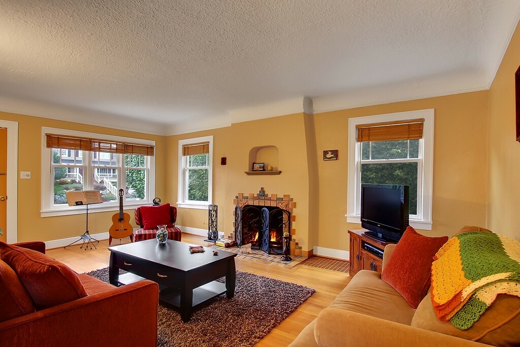 Property Photo:  3201 44th Ave SW  WA 98116 