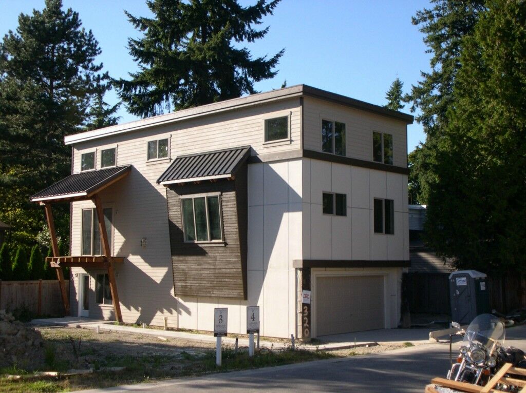 Property Photo:  320 Tenth Ave S  WA 98033 