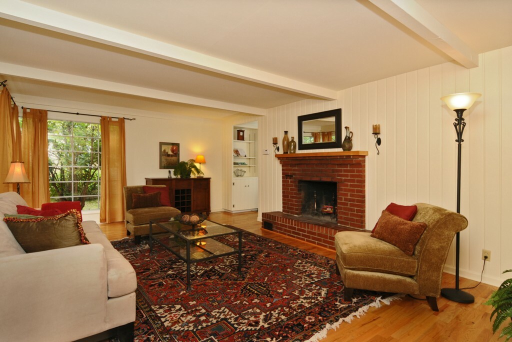 Property Photo:  849 Sprague St  WA 98020 