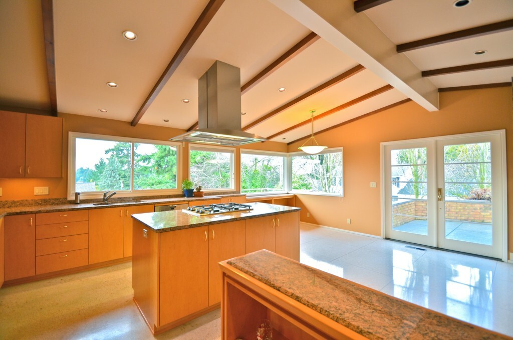 Property Photo: 9024 NE 37th Place WA 98004