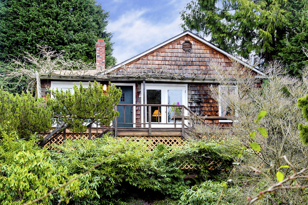 Property Photo:  8230 Northrop Place SW  WA 98136 