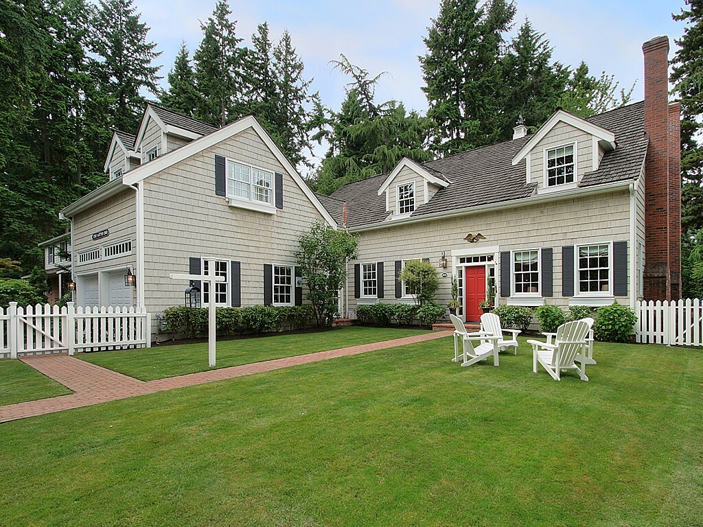 Property Photo: 8570 SE 80th St WA 98040