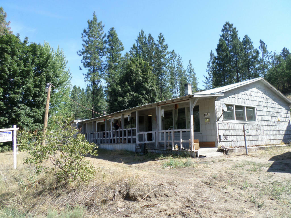 Property Photo:  1031 Lakeview Dr  WA 99141 