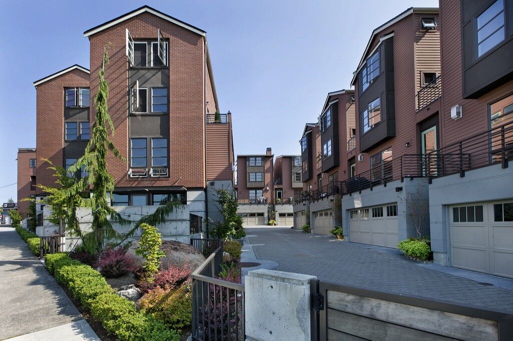 Property Photo:  2248 Clise Place W  WA 98199 