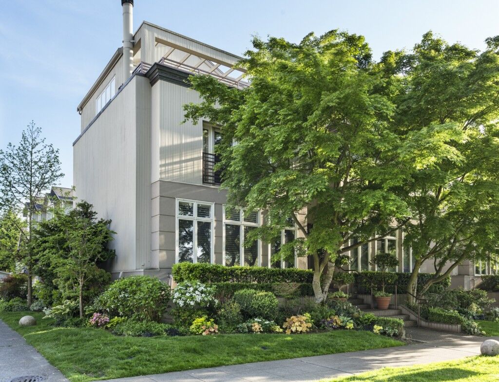 Property Photo:  4201 E Blaine St 4215  WA 98112 