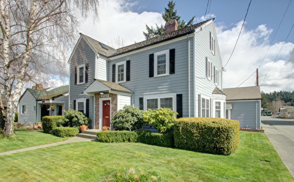 Property Photo:  1520 S Cleveland St  WA 98273 