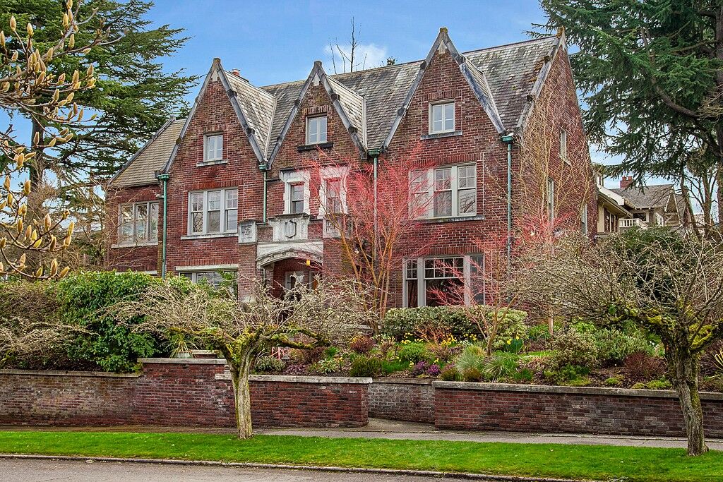 Property Photo:  2005 E Galer Street  WA 98112 