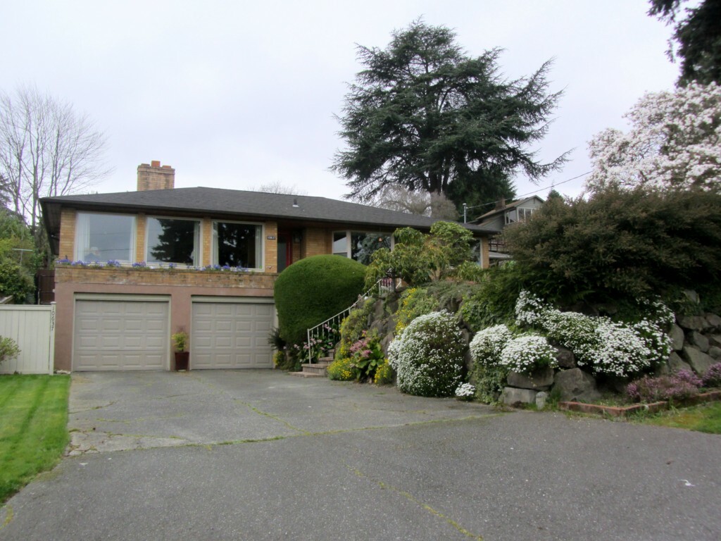 Property Photo:  10637 Exeter Ave Ave NE  WA 98125 