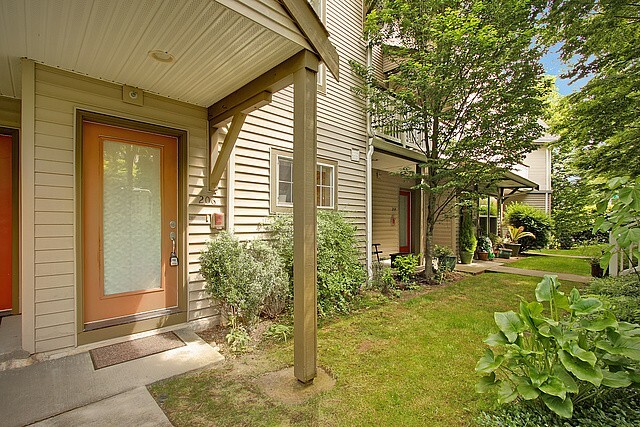 Property Photo:  206 24th Ave E  WA 98112 