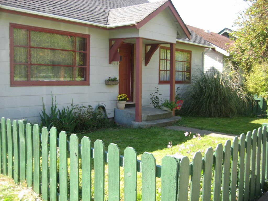 Property Photo:  1131 Humboldt St  WA 98225 