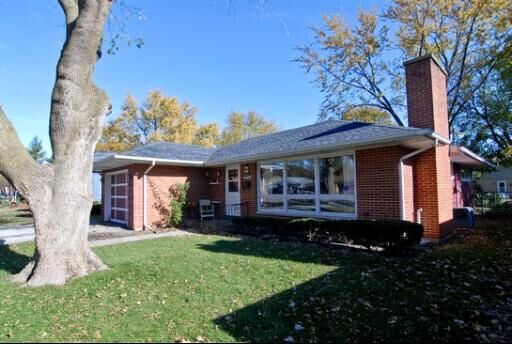 Property Photo: 2423 Chestnut Street IL 60087