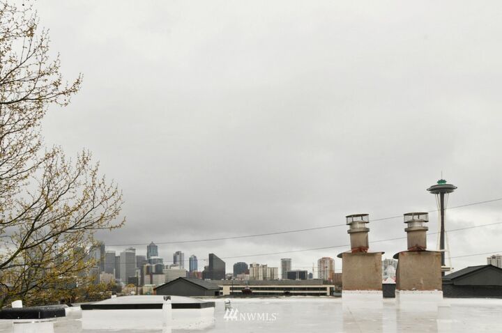 Property Photo:  920 5th  Avenue N 12  WA 98109 