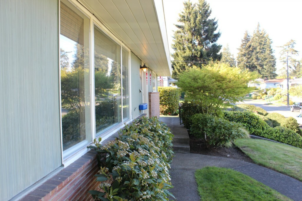 Property Photo:  544 Buena Vista Ave  WA 98466 