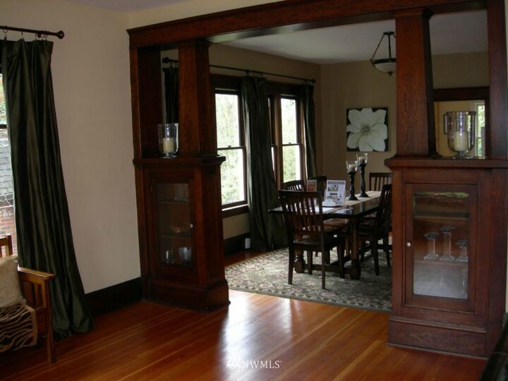 Property Photo:  333 NE 58th Street  WA 98105 