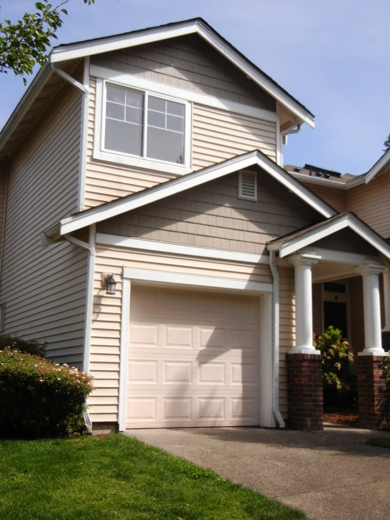 Property Photo: 212 S 49th St A WA 98005