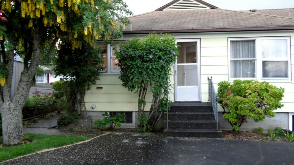 Property Photo:  2410 Veldee Ave  WA 98312 