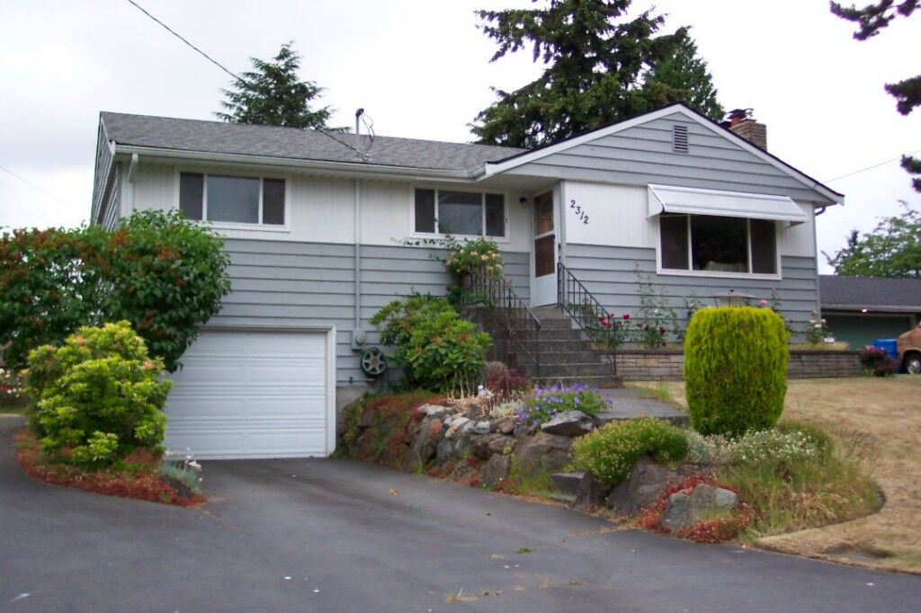 Property Photo: 2312 N 171st St WA 98133