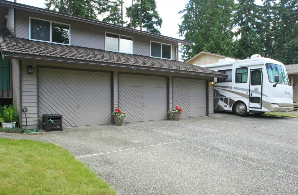 Property Photo:  14224 148th Place SE  WA 98059 