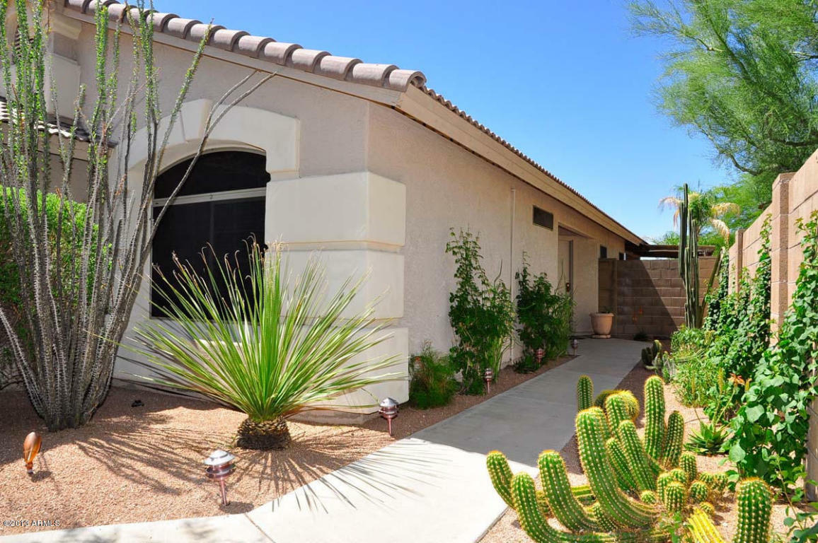 Property Photo: 2201 E Paraiso Drive AZ 85024