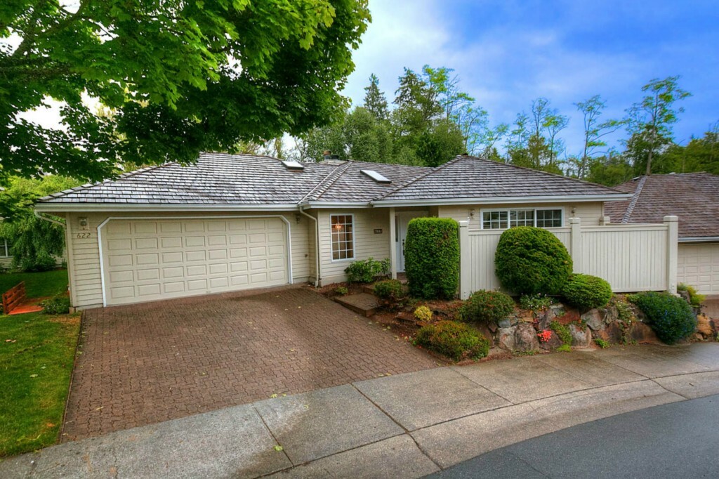 Property Photo:  622 Elm Place  WA 98020 