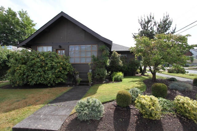 Property Photo:  2676 39th Ave SW  WA 98116 