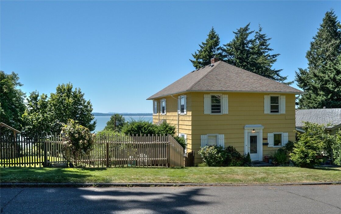 Property Photo:  504 16th St  WA 98225 