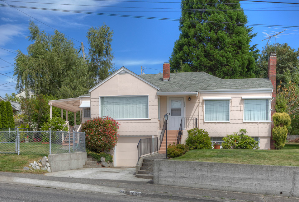 Property Photo:  1624 Perry Ave  WA 98310 