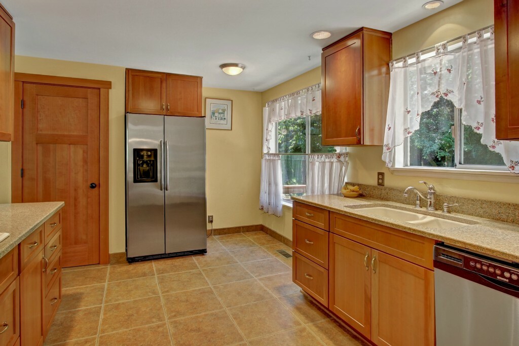 Property Photo: 12119 SE 10th St WA 98005